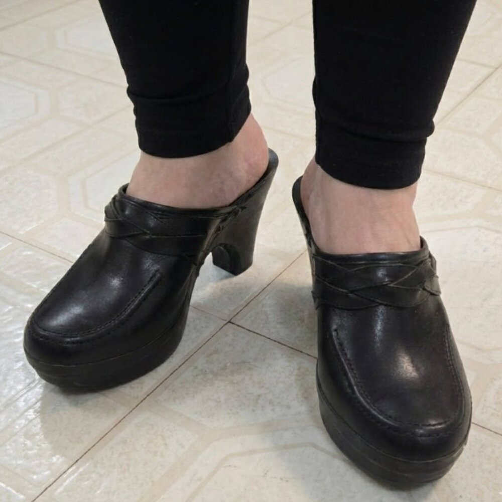 Beautiful & Unique Kors Michael Kors Dark Navy/Black Leather Mules Clogs 9 1/2